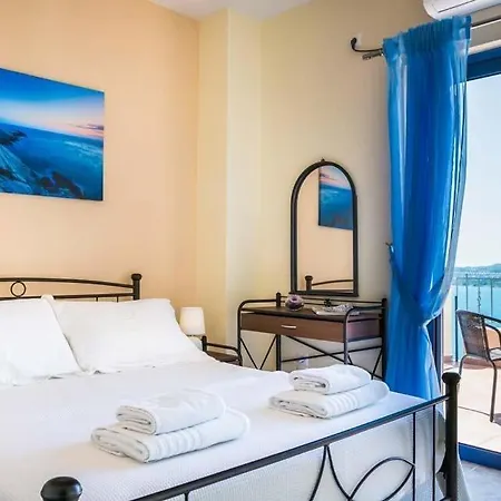 Sleeps 6 Pool Air Con Wifi *