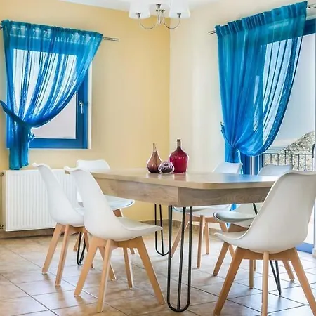Villa Sleeps 6 Pool Air Con Wifi *