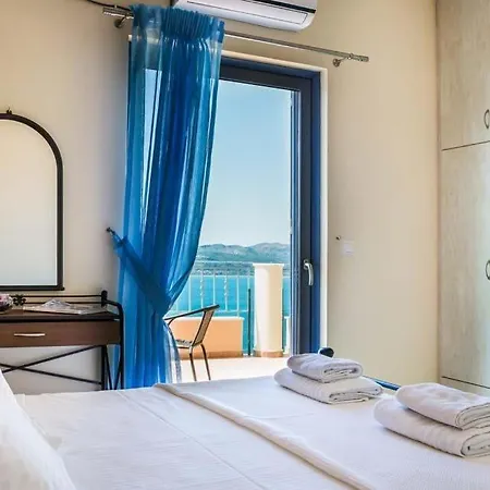 Sleeps 6 Pool Air Con Wifi * Fársa