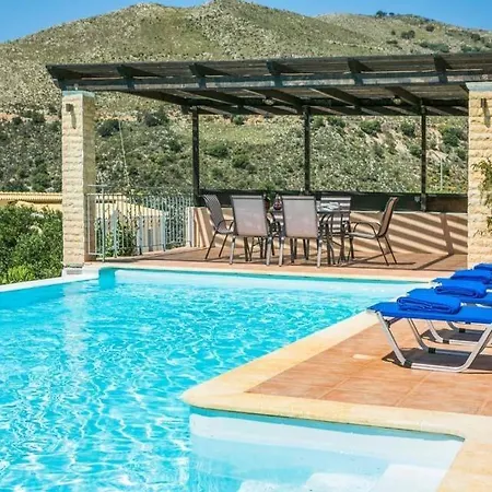 Villa Sleeps 6 Pool Air Con Wifi