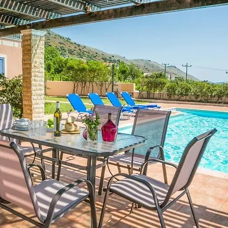 Sleeps 6 Pool Air Con Wifi * Farsa