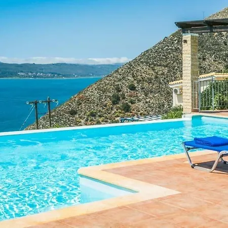 Sleeps 6 Pool Air Con Wifi