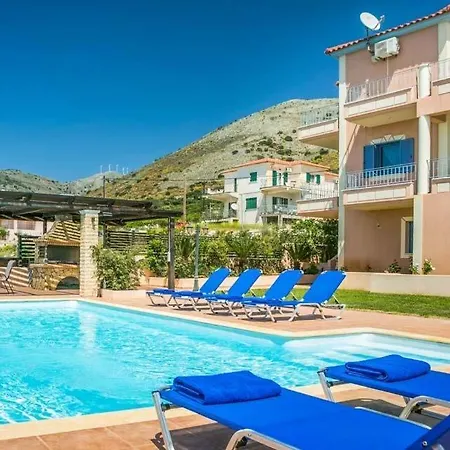 Sleeps 6 Pool Air Con Wifi Farsa