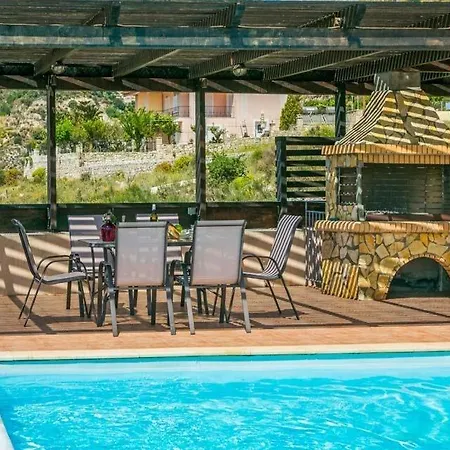 Sleeps 6 Pool Air Con Wifi *